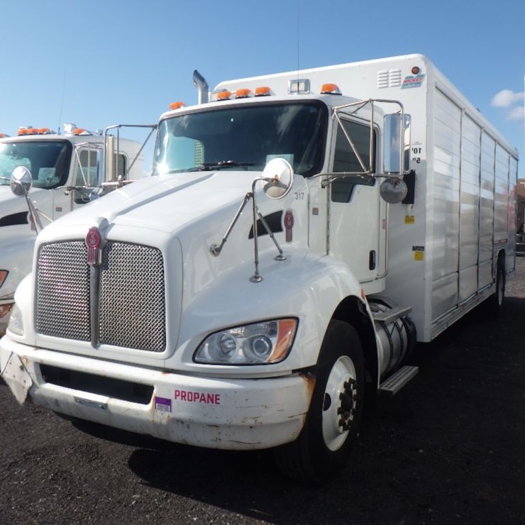 2016 KENWORTH T370