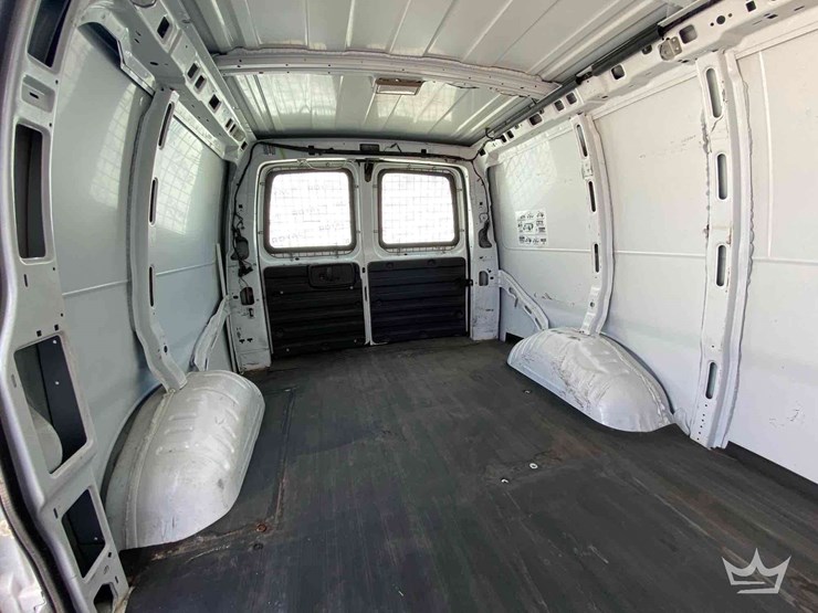 2011-chevrolet-express-2500-image-22