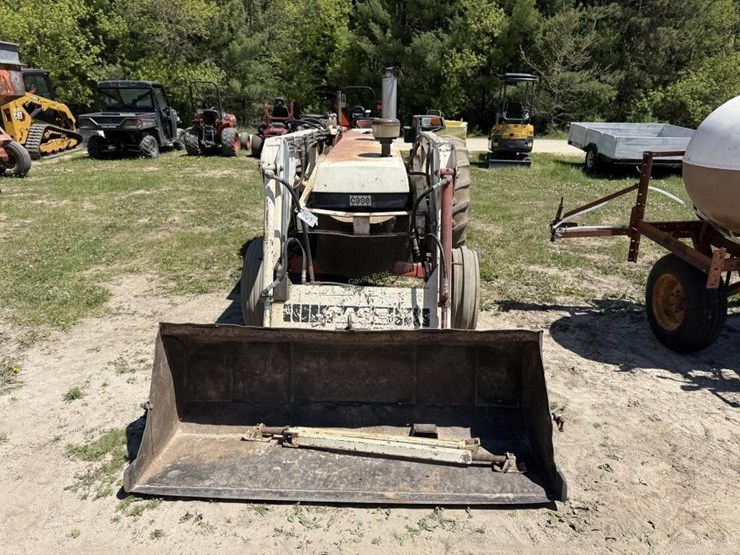 case-1290-tractor-w/56l-loader-bucket-image-2