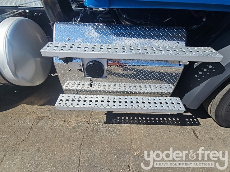 2019-freightliner-cascadia-116-image-30
