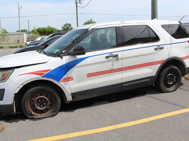 2016-ford-explorer-image-6