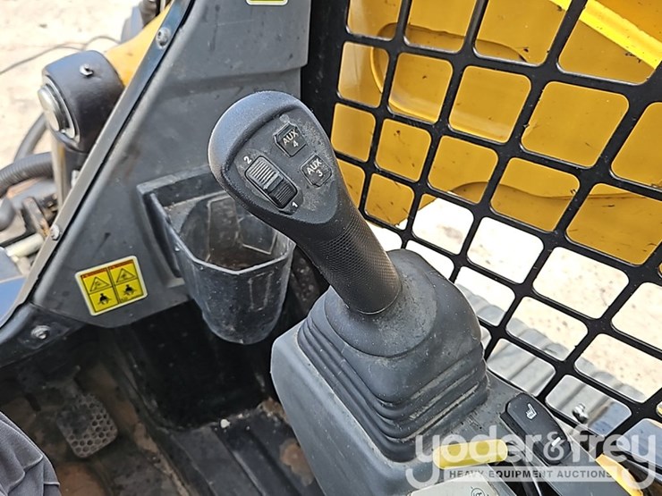 2025-caterpillar-255-image-26