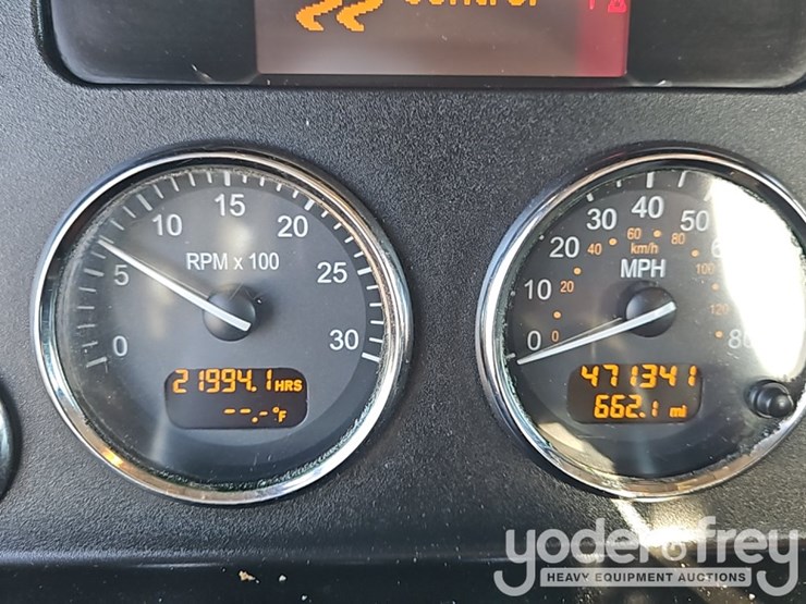 2015-peterbilt-348-image-36