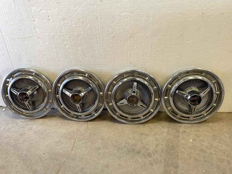 #5358-•-set-of-(4)-1963-impala-s/s-hubcaps-(las-cruces,-nm)-image-1