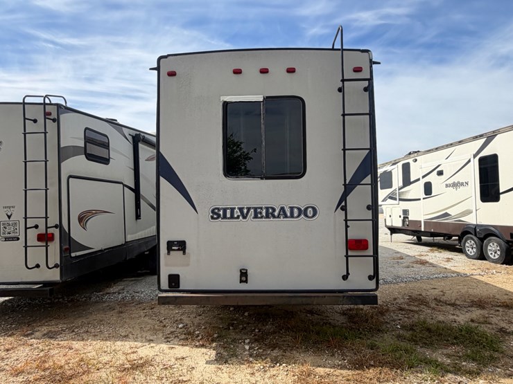 2015-silverado-5th-wheel-image-6