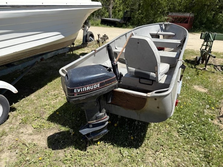 13.5'-aluminum-fishing-boat-image-8