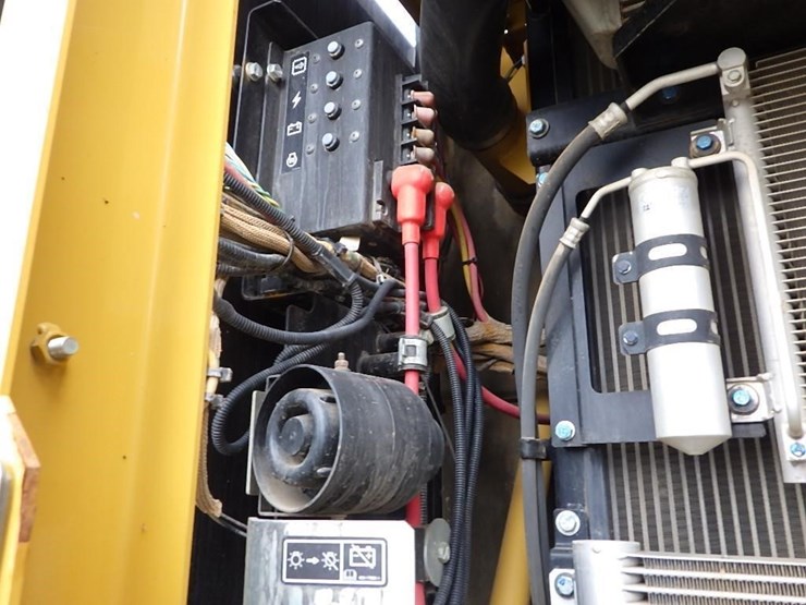 2019-caterpillar-335f-lcr-image-10