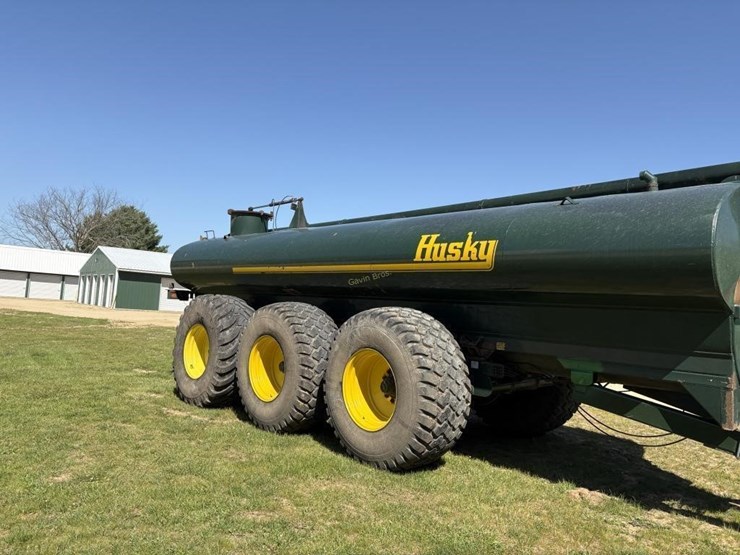 husky-8000-gallon-manure-tanker-image-4