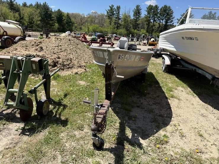 13.5'-aluminum-fishing-boat-image-3