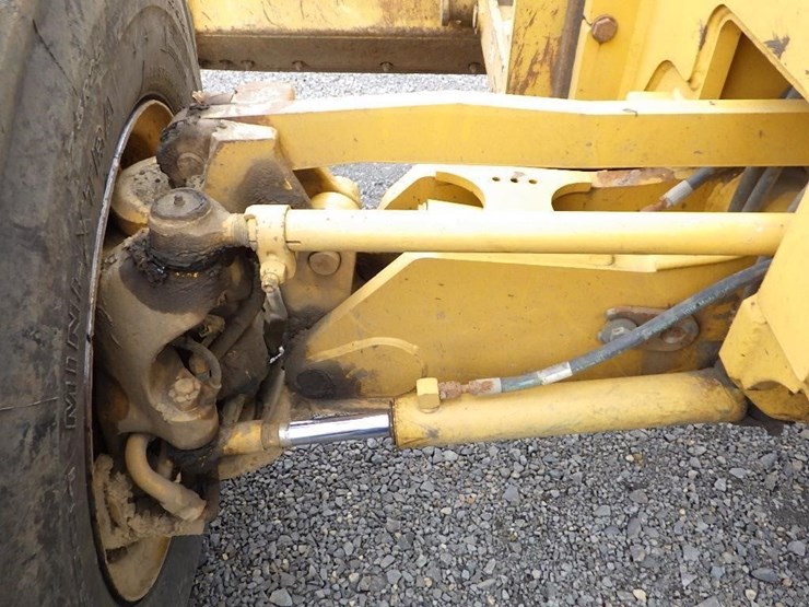 2016-deere-772gp-image-30