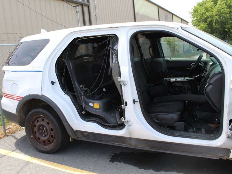 2016-ford-explorer-image-2