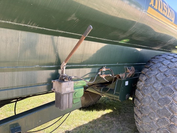 husky-8000-gallon-manure-tanker-image-12