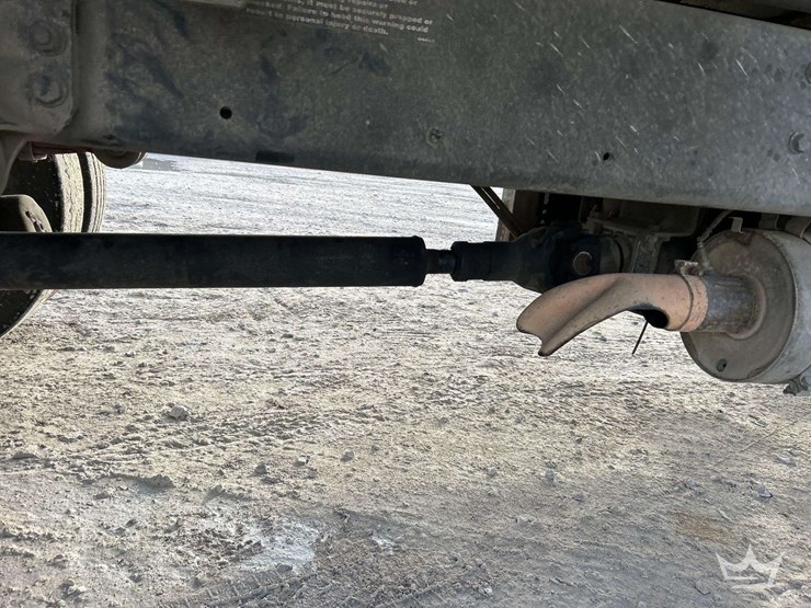 2015-freightliner-m2-106-image-32