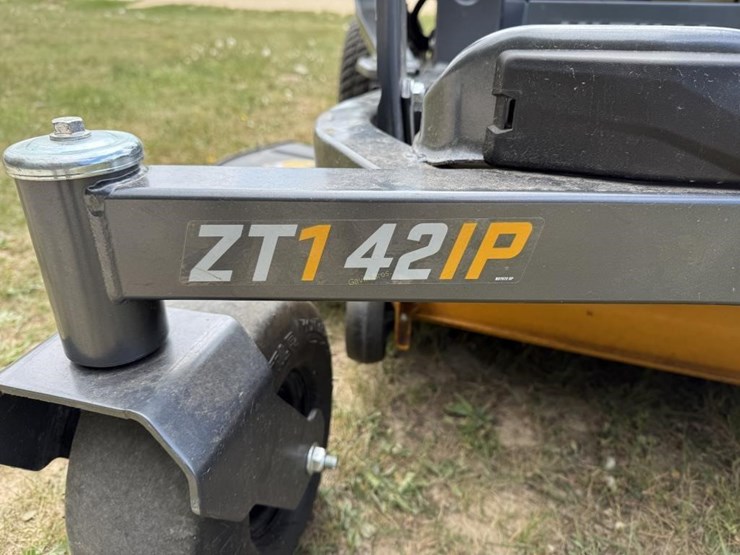 cub-cadet-ultima-zt1-42ip-zero-turn-mower-image-6