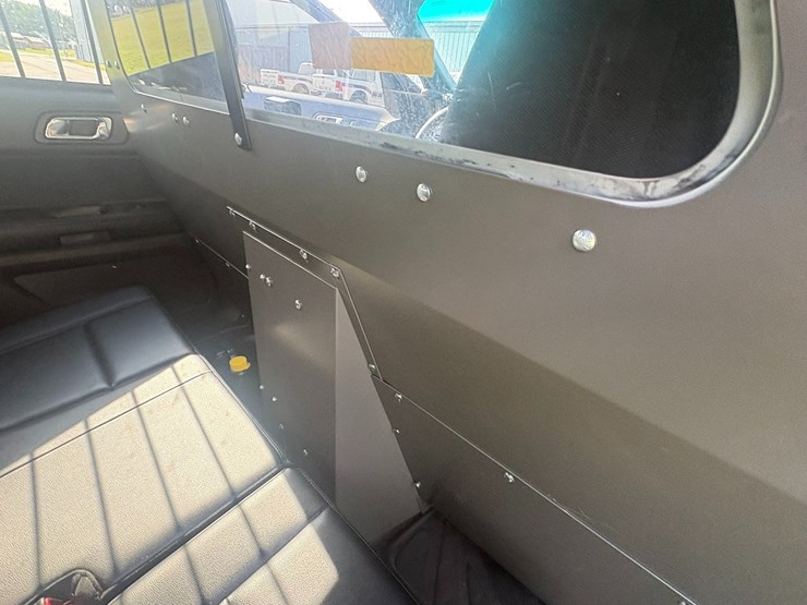2016-ford-explorer-image-46