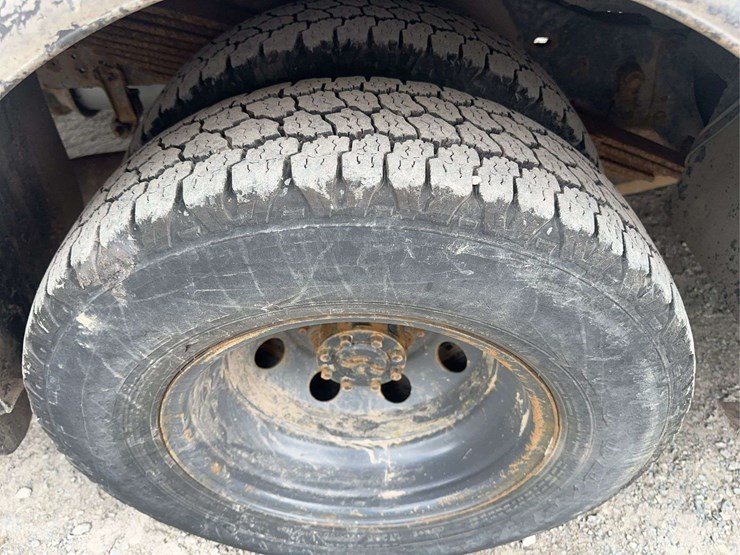 2004-ford-e450-image-11