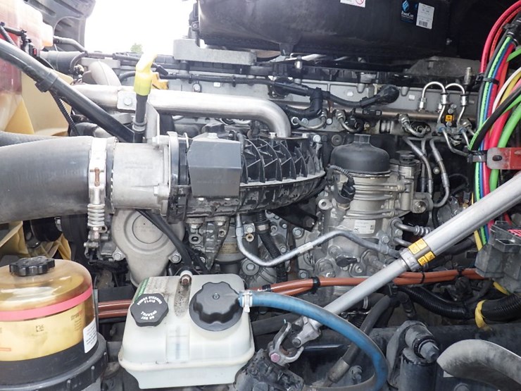 2018-freightliner-cascadia-125-image-23
