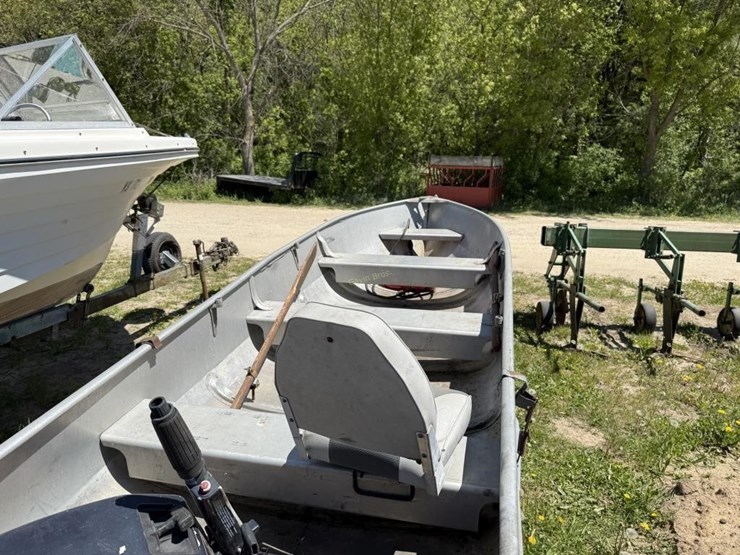 13.5'-aluminum-fishing-boat-image-9