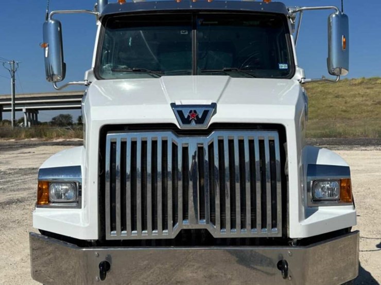 2022-western-star-dump-truck-image-14