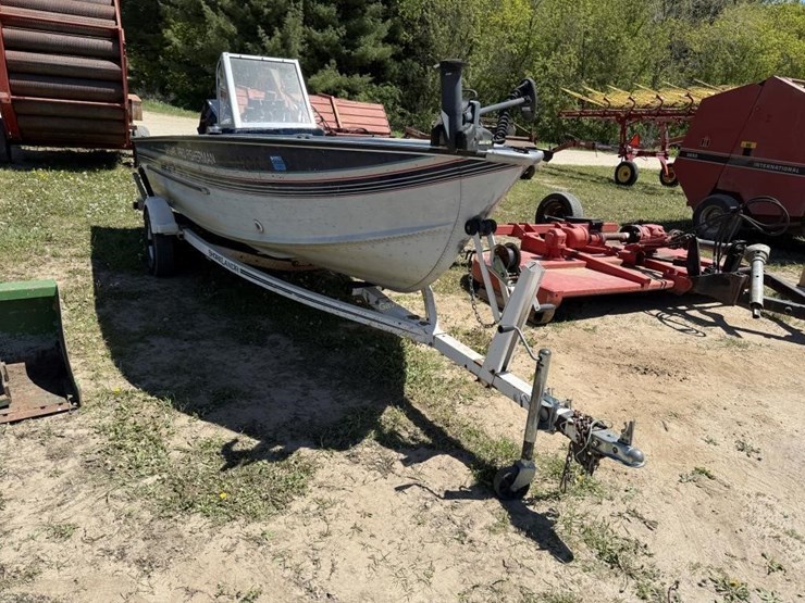 1990-sylvan-pro-fisherman-16'-boat-image-4