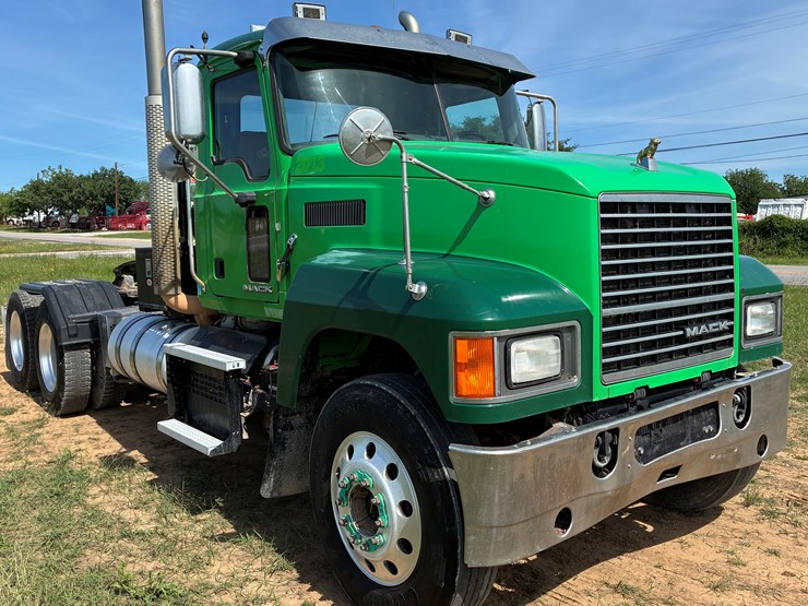 2018-mack-pinnacle-image-3