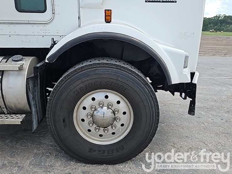 2005-kenworth-t800-image-12