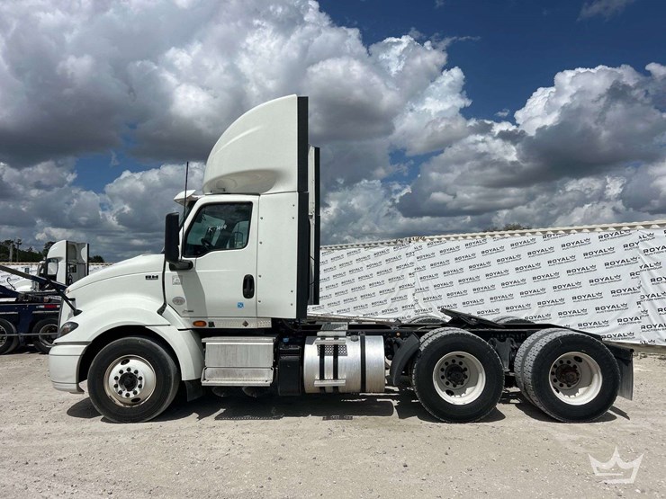 2021-international-rh613-t/a-day-cab-truck-tractor-image-42
