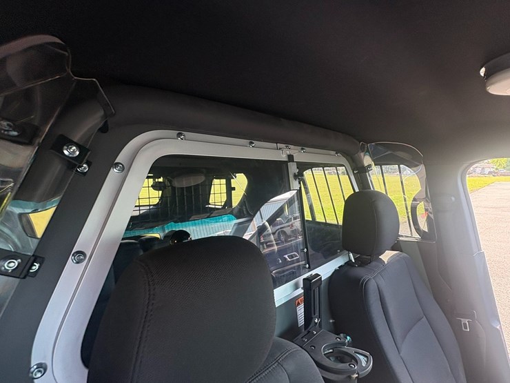 2016-ford-explorer-image-47