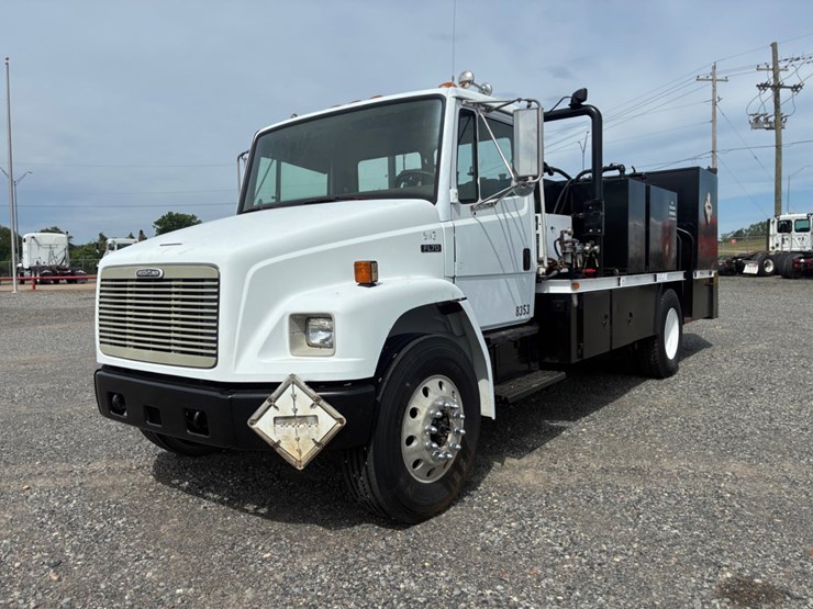2001-freightliner-fl70-image-1