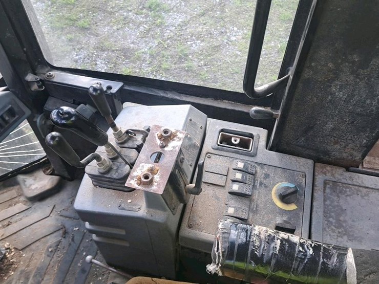caterpillar-928g-image-16