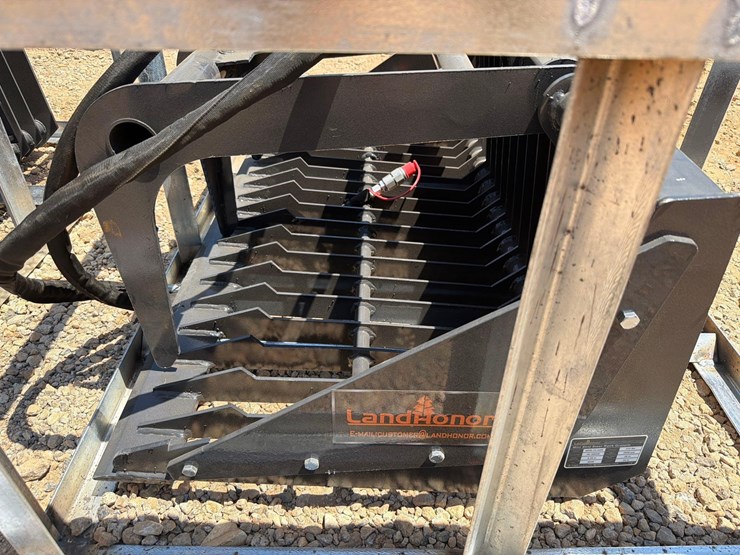 unused-landhonor-mini-skid-steer-44"-rock-grapple-bucket-image-3