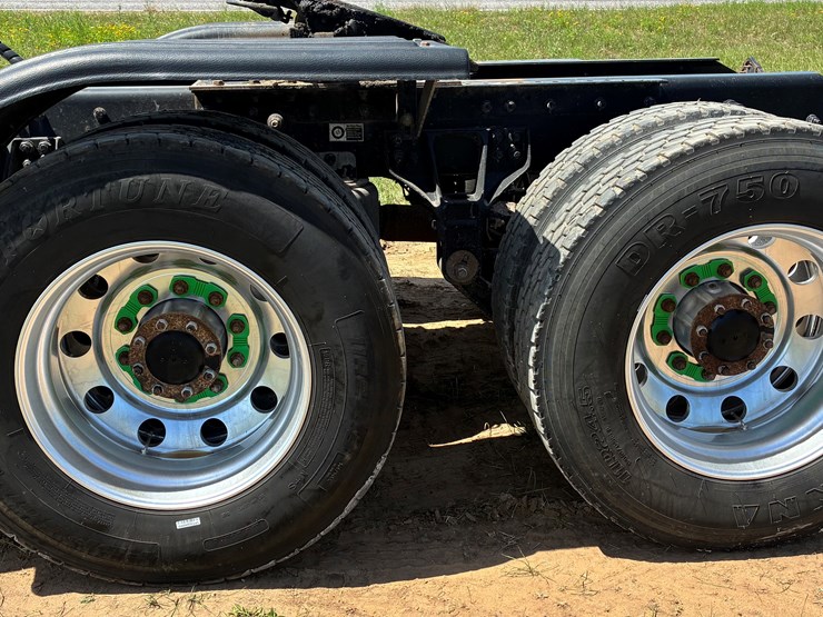 2020-kenworth-t880-image-11