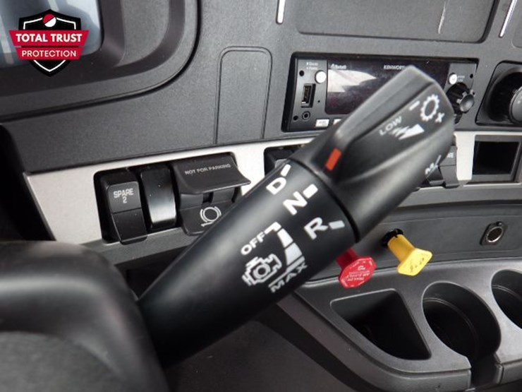 2023-kenworth-t680-image-16