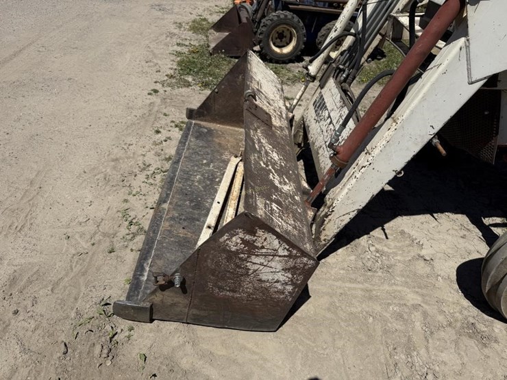 case-1290-tractor-w/56l-loader-bucket-image-12