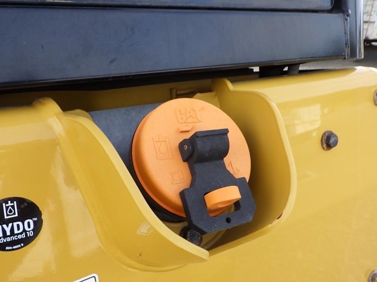 2018-caterpillar-d5k2-xl-image-11