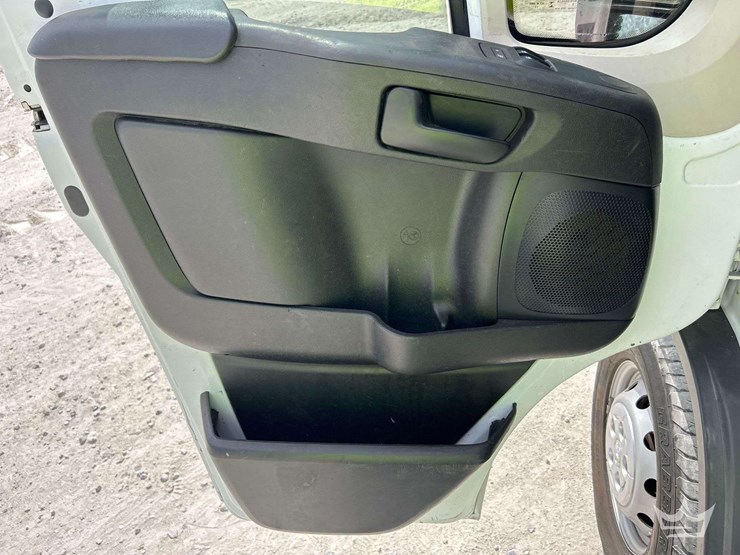 2017-ram-promaster-1500-image-21