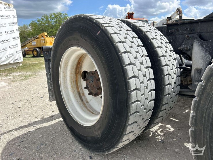 2021-international-rh613-t/a-day-cab-truck-tractor-image-40