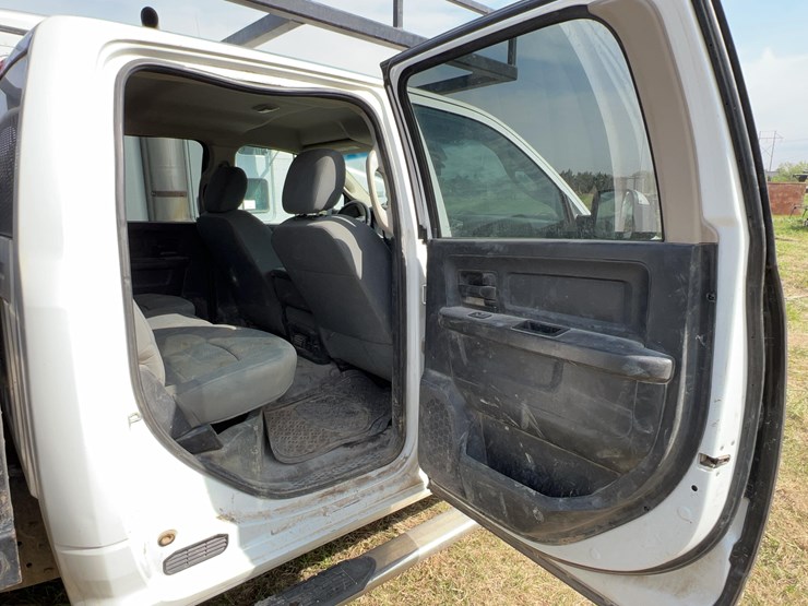 2014-dodge-3500-image-18