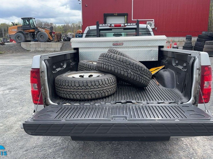 2011-chevrolet-silverado-1500-image-11