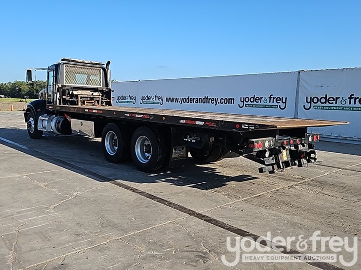 2015-peterbilt-348-image-4