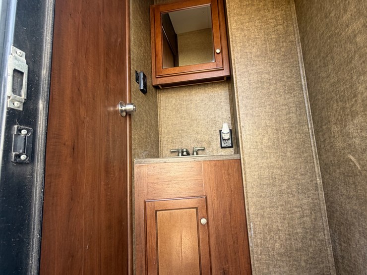 2015-silverado-5th-wheel-image-10