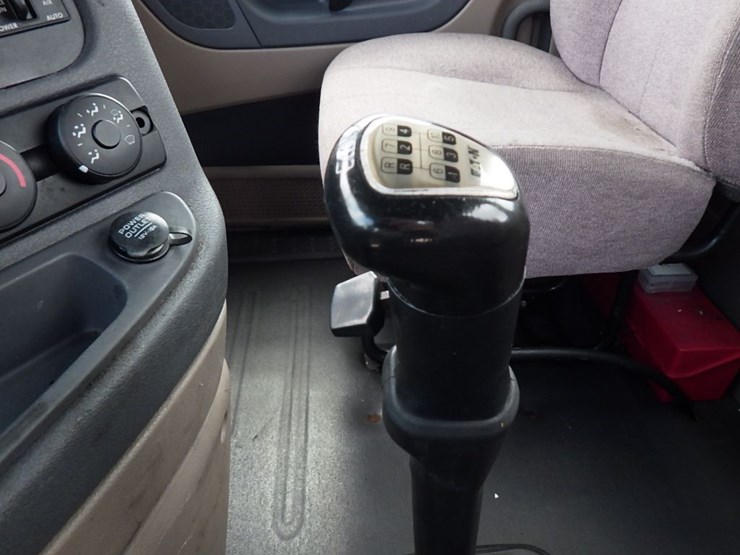2018-freightliner-cascadia-125-image-19