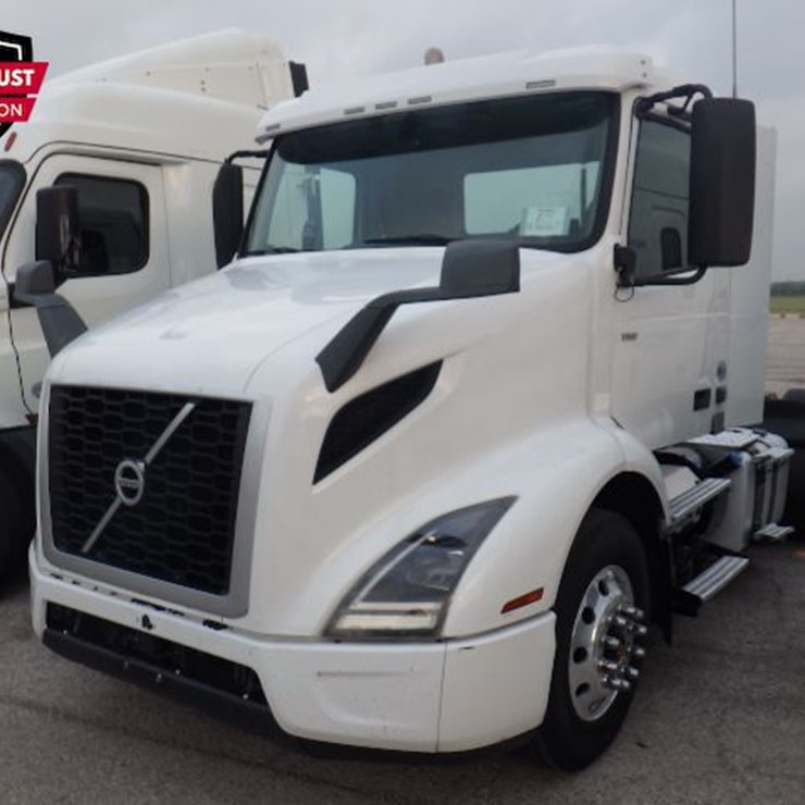 2019 VOLVO VNL300