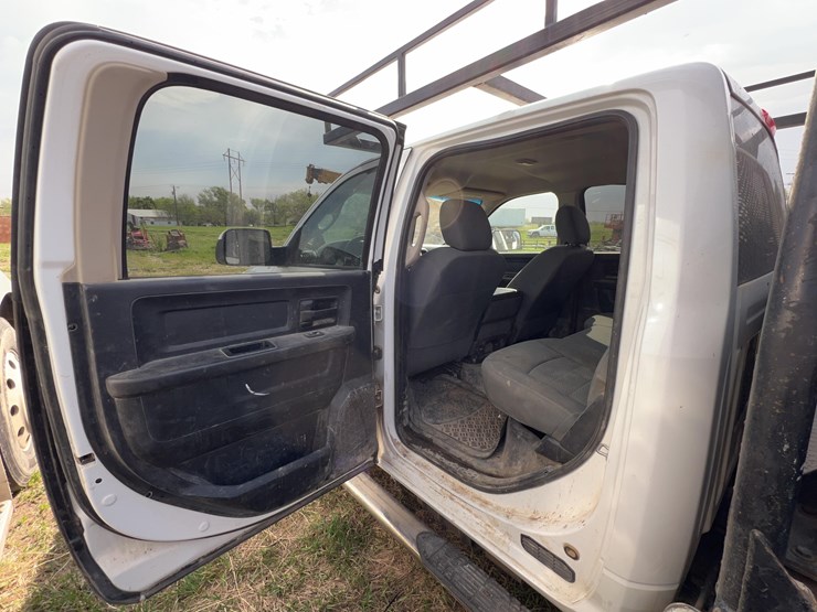 2014-dodge-3500-image-13