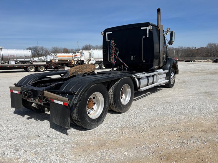 2011-western-star-4900sa-image-5