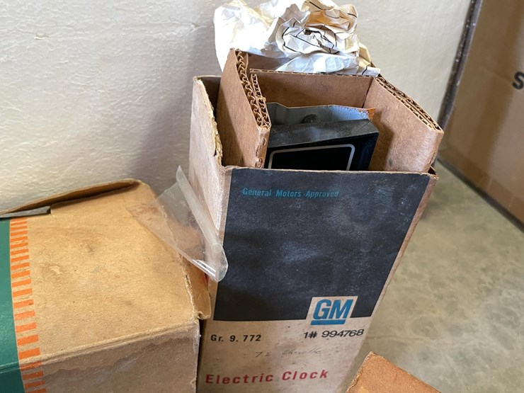 #5379-•-lot-of-general-motors-oe-parts-(las-cruces,-nm)-image-9