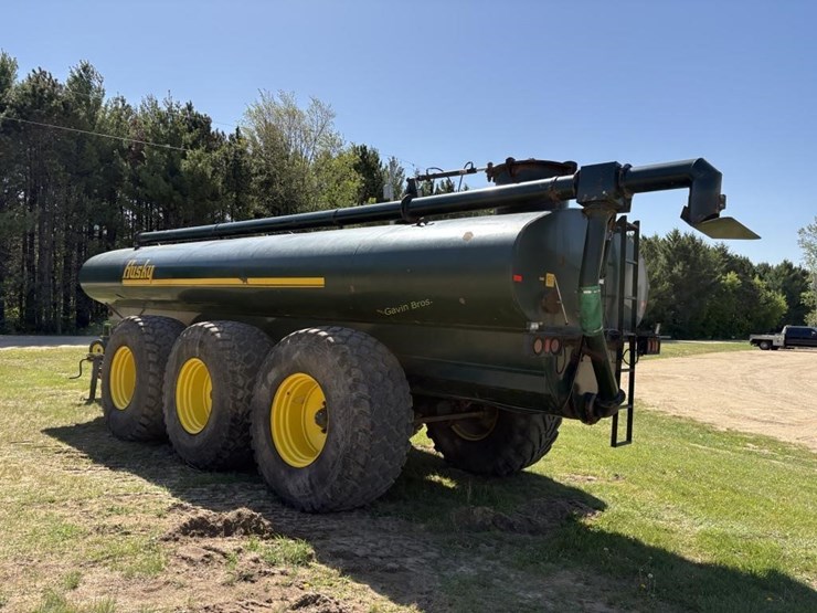 husky-8000-gallon-manure-tanker-image-11