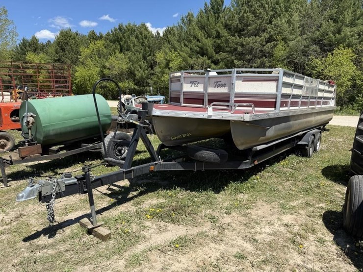 1991-jc-tri-toon-266-pontoon-boat---26'-image-1