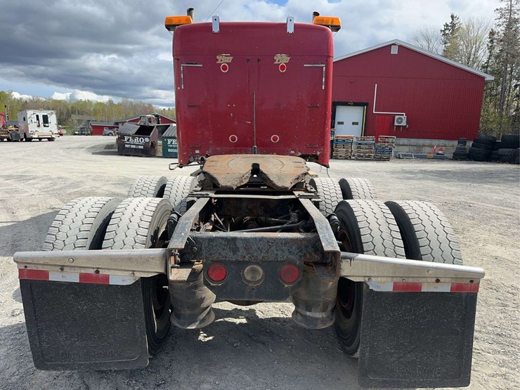 2000-freightliner-fld120-image-6