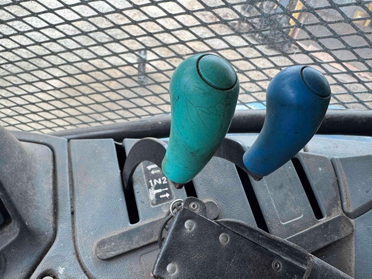 2005-new-holland-ts115a-image-24